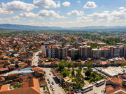 Pirot sve privlačniji za jednodnevne izlete: Gosti dolaze zbog bazena, hrane i šetnje gradom Pogled na Grad Pirot, foto: Video, PrtScr