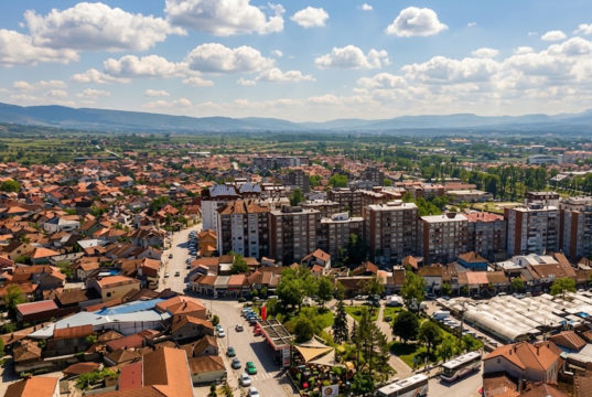 Pirot sve privlačniji za jednodnevne izlete: Gosti dolaze zbog bazena, hrane i šetnje gradom Pogled na Grad Pirot, foto: Video, PrtScr